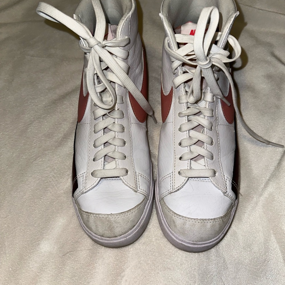 Nike Women's High-Top Sneakers White and Red